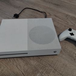 Xbox One S with Controller 