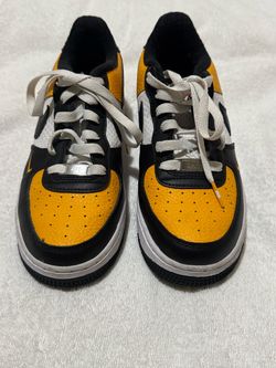 Nike Yellow, Black & White Low-Top Sneakers