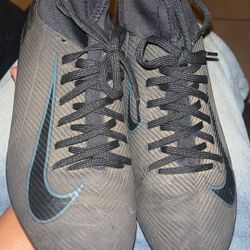 Soccer Cleats  6Y Kids 