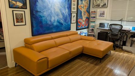 New luxury leather Secrional couch / free delivery