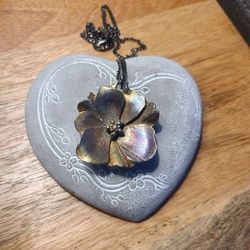 Vintage Flower Pendant Necklace 