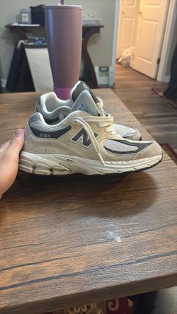 New Balance 2002r