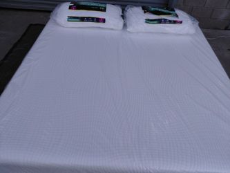 Brand New King Size Sleep Science 13" Bamboo Cool Memory Foam Firm Included Adjustable Base.