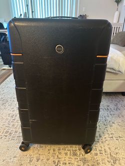 Lucas Large 31” Hardshell Spinner Suitcase