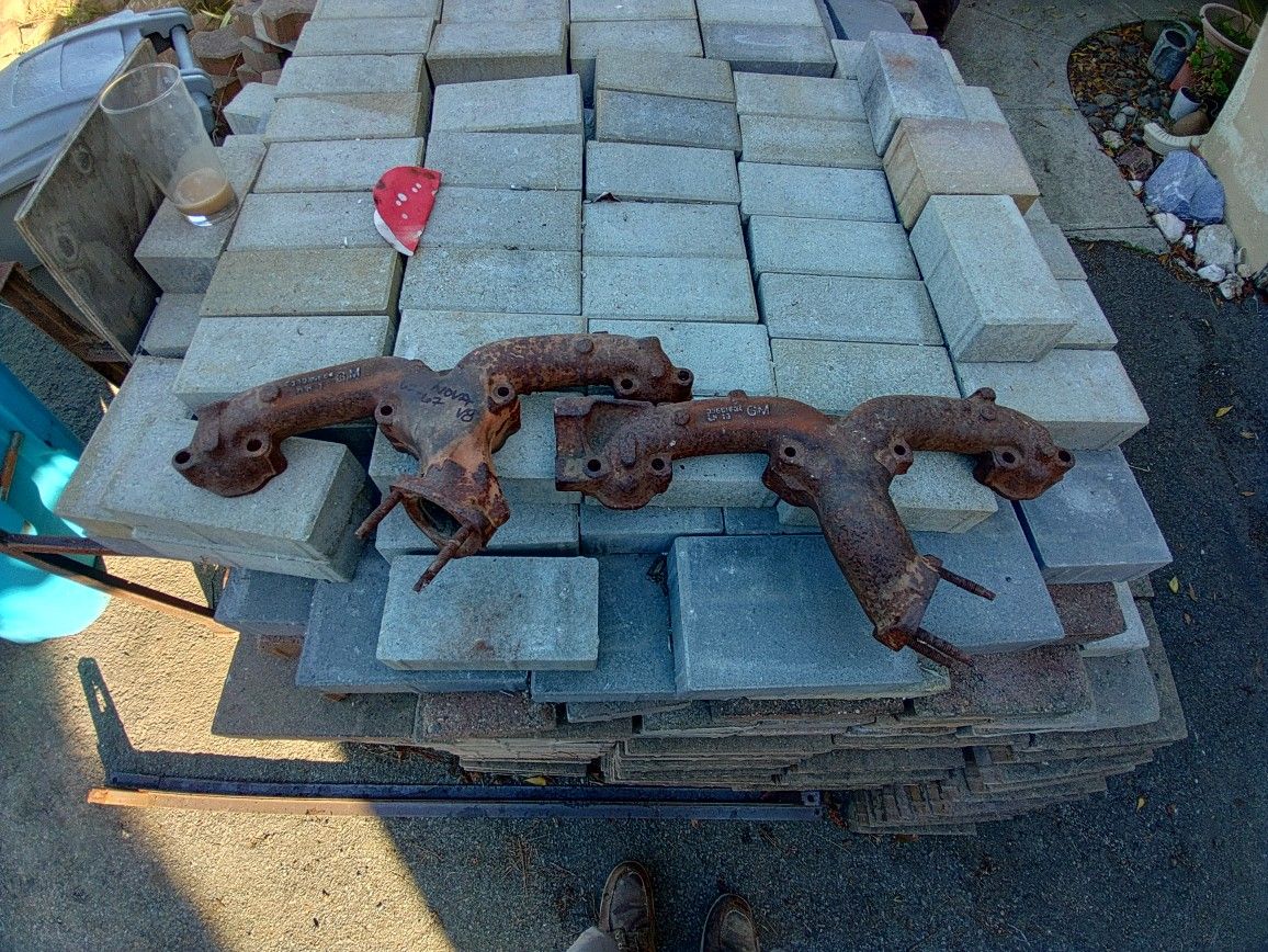 Chevy  Exhaust Manifolds