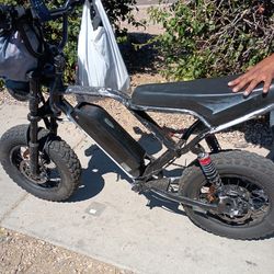 E- Bike, needs charger