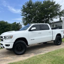 2022 Ram 1500 Laramie Crew Cab 4X4 57 BOX