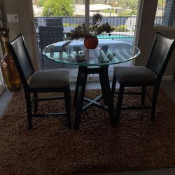 Bistro Table 2 Chairs & Rug Make offer!