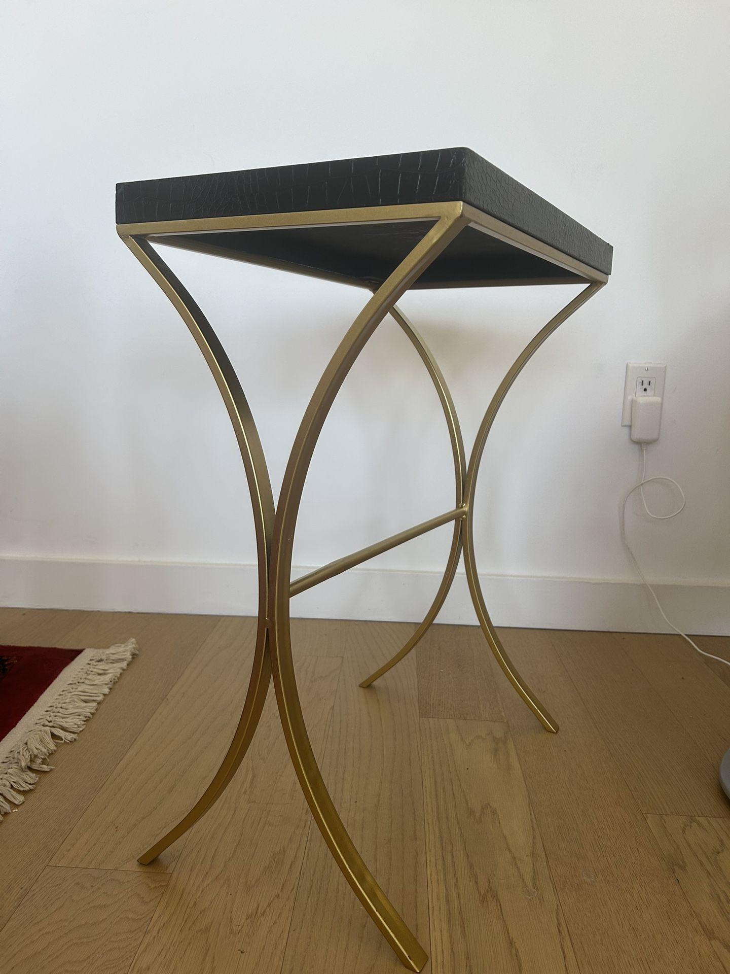 ✨Perfect Little End Table✨