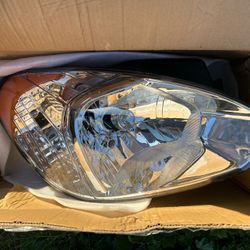 2006-2011 Hyundai Accent Halogen Headlight 