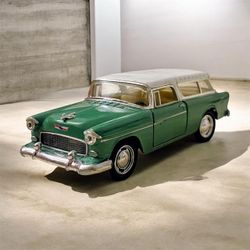 Kinsmart 1955 Chevy Nomad Wagon 1:40 Diecast Car Green White Classic