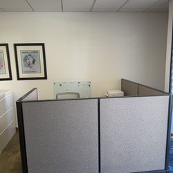 Office Cubicle Workstation – 72” x 72” Complete Setup - excellent condition
