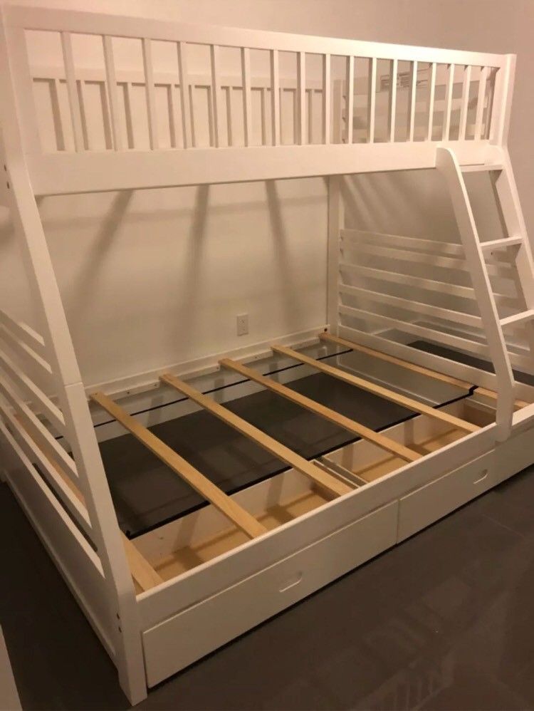 Twin/Full Bunk Bed w/Drawers
