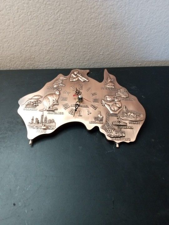 EXQUISITE VTG Copper Australia Map 8" Quartz Wall/Mantle/Desk Clock
