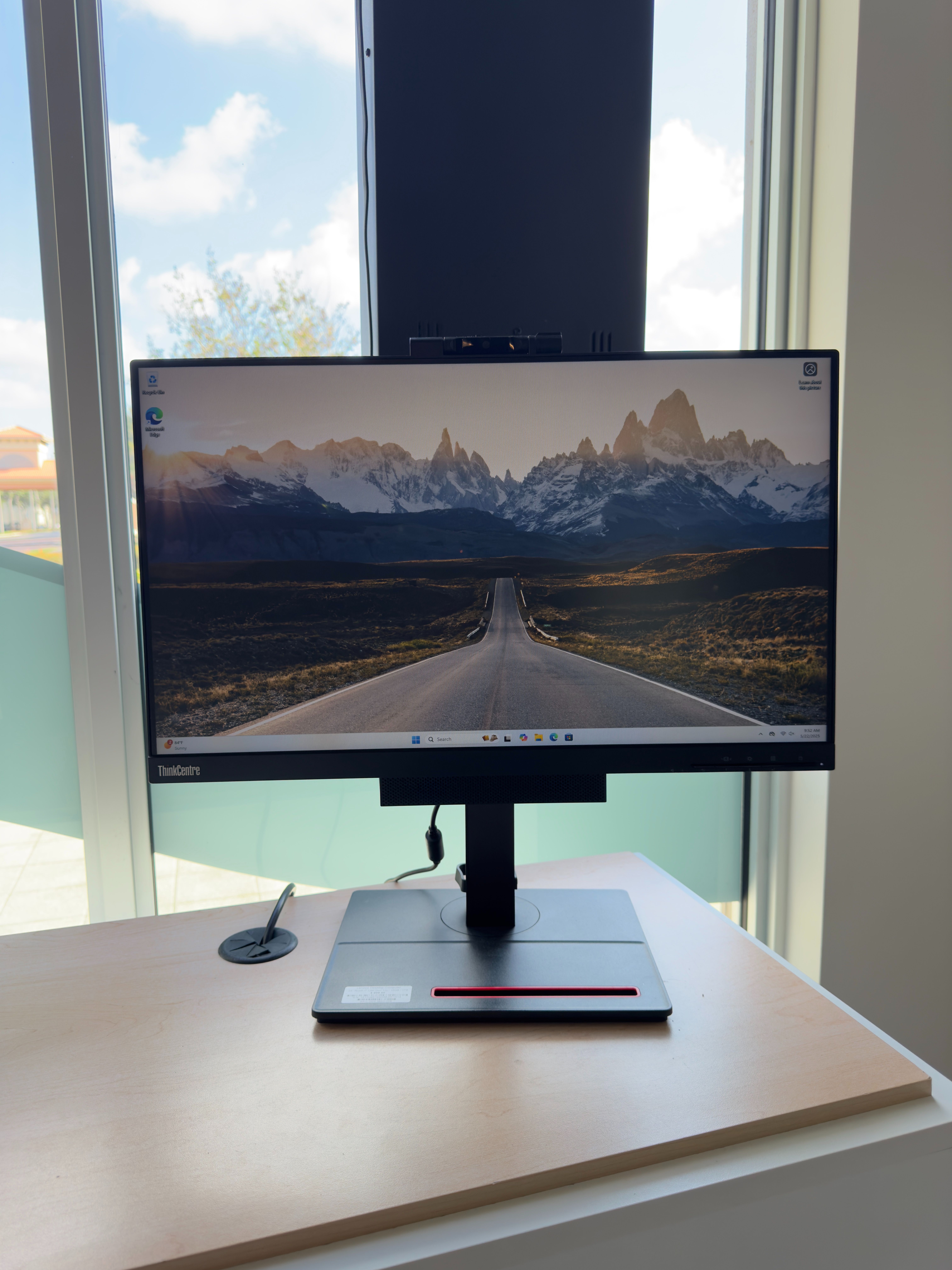 24โ Lenovo Desktop (ThinkCentre) i7 12th Gen / 16GB / 1TB