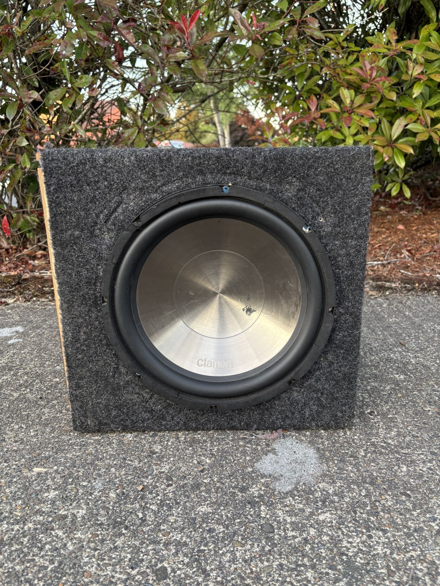 Clarion 12” sub with box