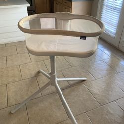 Halo Bedside Bassinet **BARELY USED**