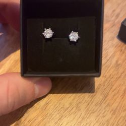 MOISSANITE VVS1 EARING