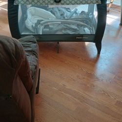 Graco Pack&Play W/ Bassinet 