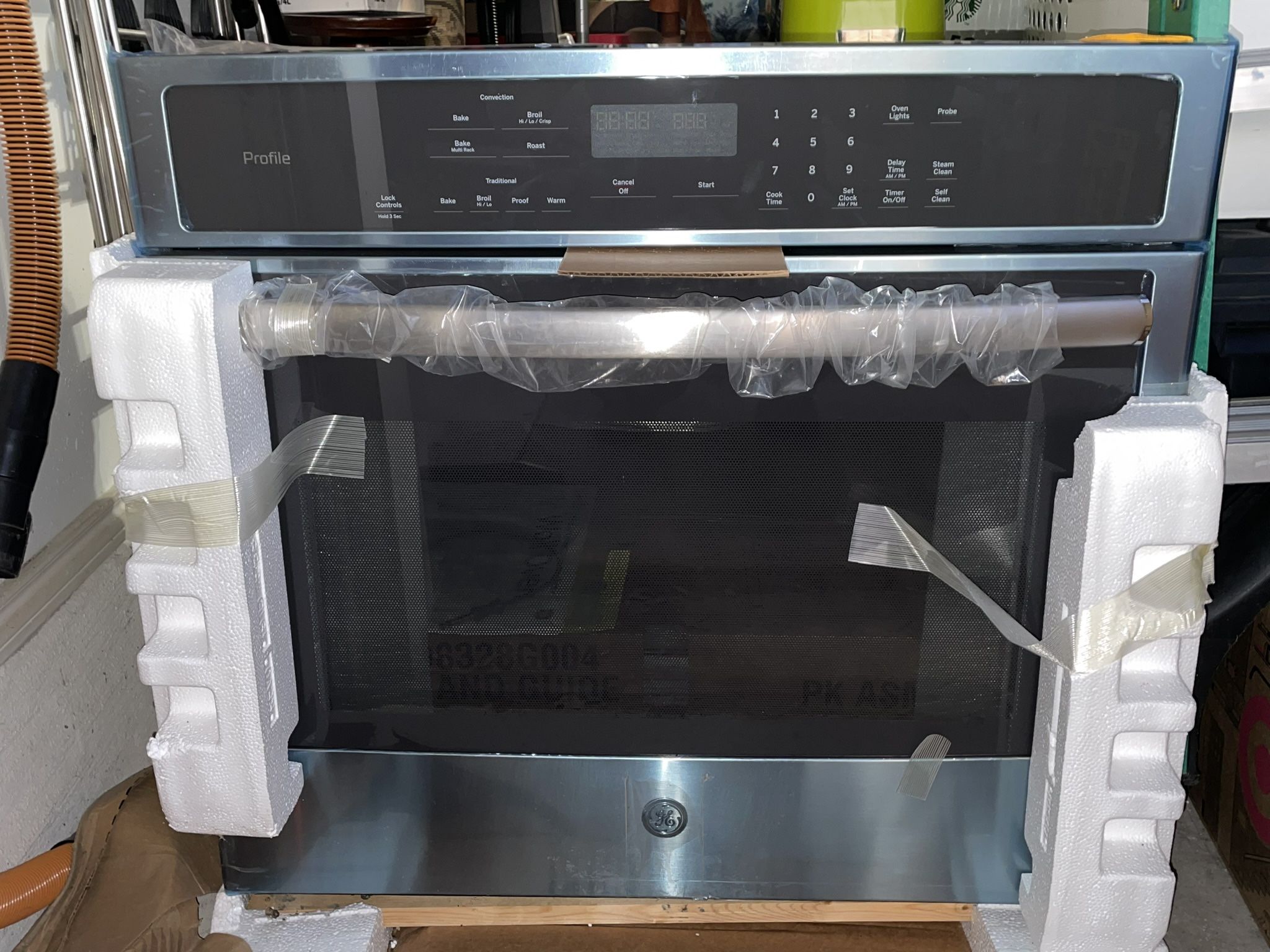 GE Profile Series 30" BuiltIn Single Convection Wall Oven SelfClean