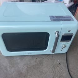 DAEWOO  Household Microwave Model # KOR-7LREM