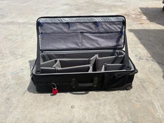 Thinktank Rolling Camera Equipment Case with Dividers