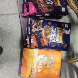 Dog, Puppy And Cat Food $15 Per Bag EXP 2026