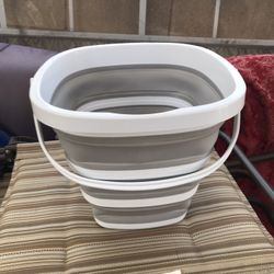 Brookstone Folding Bucket 