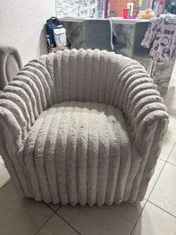 Rooms to go swivel accent chair plush