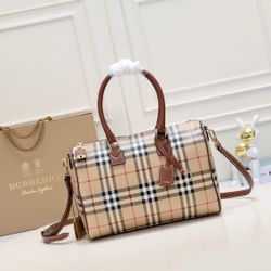 BURBRRY Women's Black Handbag Shoulder Bag