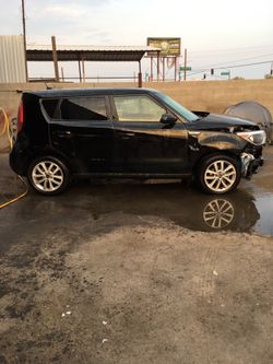 PARTING OUT 2018 KIA Soul “partes“