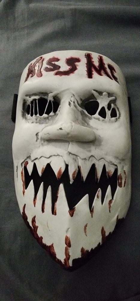 SPIRIT Halloween Kiss Me Mask