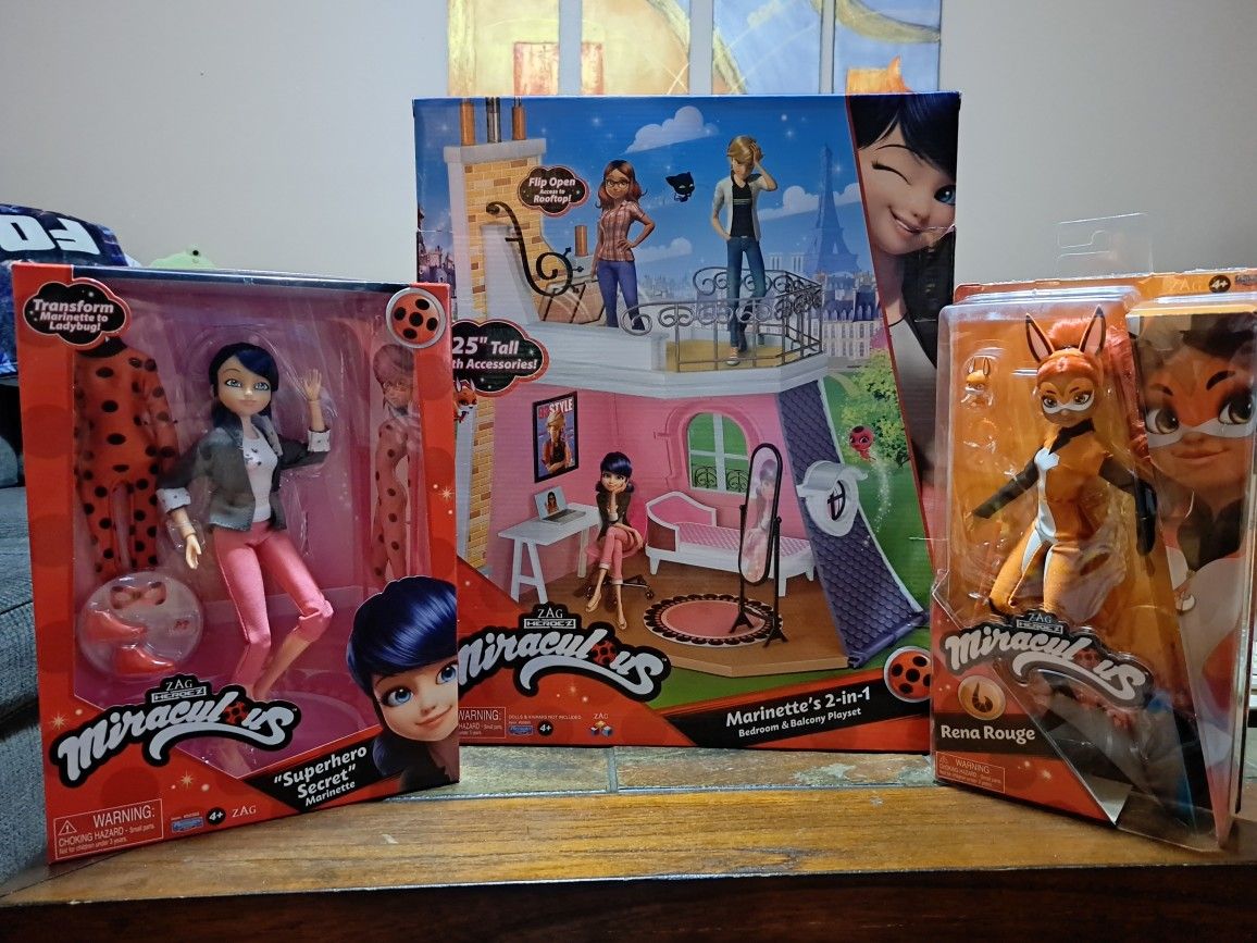Miraculous Ladybug Marinette's 2-in-1 Bedroom and Balcony Dollhouse + Marinette And Rena Rouge Dolls