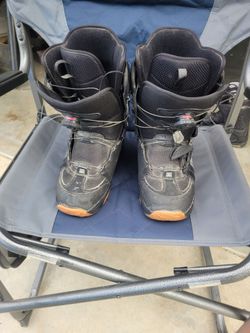 Snowboard boots