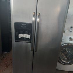 Frigidaire Fridge Side X Side