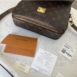 LV Pochette Métis Bag