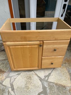 Bathroom sink cabinet