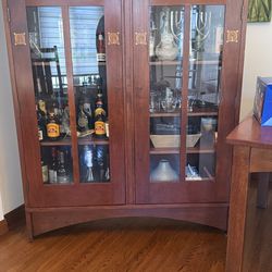 Vintage solid wood glass-front bar cabinet / display cabinet, Arts & Crafts style