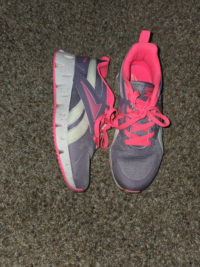 Like new girls reebok Size 5