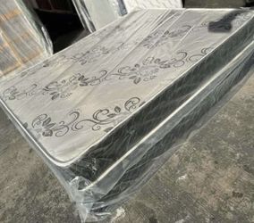 King Size Mattress And Box Spring 