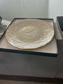 Lenox Ivory Ceramic Decorative Plate with Gold Rim