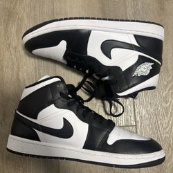 Black And White Air Jordan 1s Men’s 10 Women’s 12