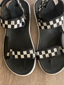 Vans Sandals for men size 9 in good condition $10