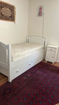 Twin beds set
