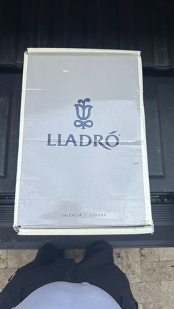 Lladró Figurine Original Box