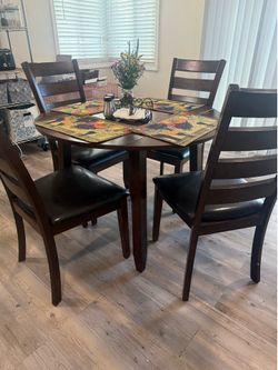 🍽️ Small Drop‑Leaf Kitchen Table – Space Saving!
