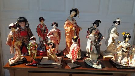 Large lot of statues