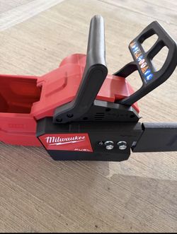 Milwaukee Fuel chainsaw