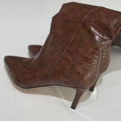 BROWN TEXTURED BOOTS 