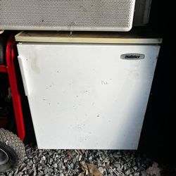 Mini Fridge 
